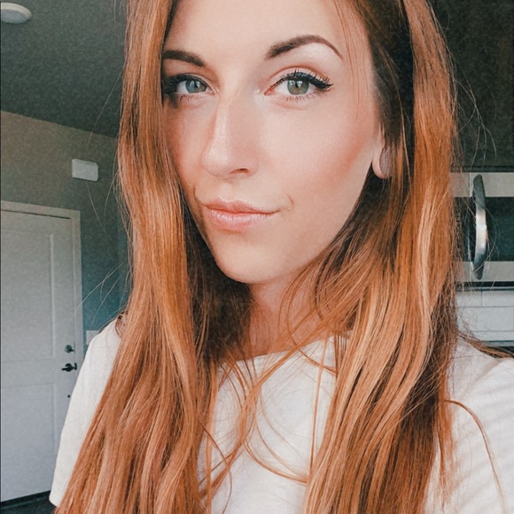 Meet your Posher, Laura - Picture 2 of 4